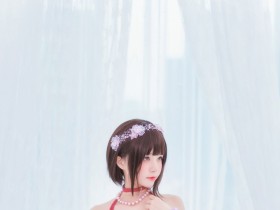 加藤惠-紫色小睡裙
