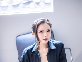 秋和柯基 黑色衬衫